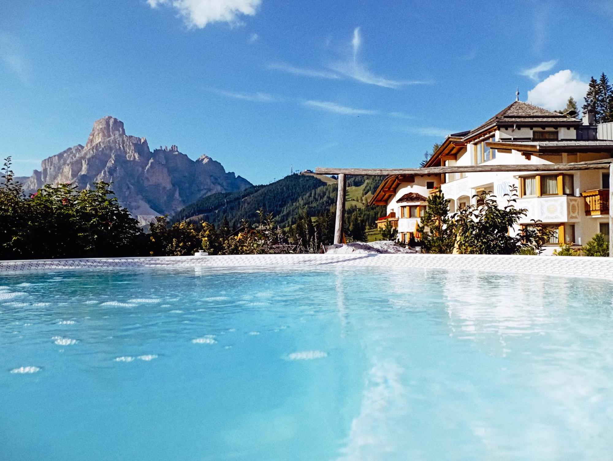 Hotel Costes Corvara Exteriör bild